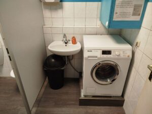 Waschmaschine im Waschraum